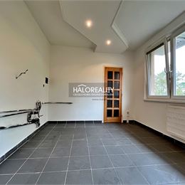 Predaj, dvojizbový byt Levice, Rybníky II, po čiastočnej rekonštrukcii, ihneď voľný