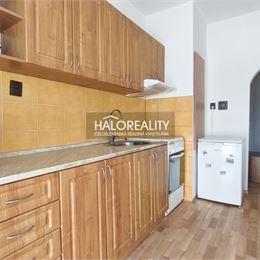 REZERVOVANÉ - Predaj, trojizbový byt Žiar nad Hronom, Centrum II - EXKLUZÍVNE HALO REALITY