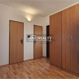 REZERVOVANÉ - Predaj, trojizbový byt Žiar nad Hronom, Centrum II - EXKLUZÍVNE HALO REALITY