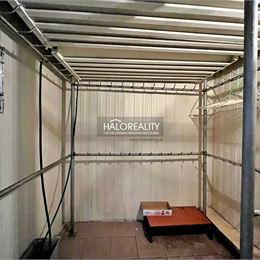 Predaj, polyfunkcia/obchodné priestory Veľké Kozmálovce, ideálne miesto na podnikanie, služby či obchod -