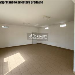 Predaj, polyfunkcia/obchodné priestory Veľké Kozmálovce, ideálne miesto na podnikanie, služby či obchod -