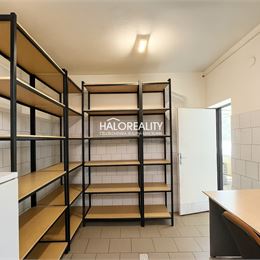 Predaj, polyfunkcia/obchodné priestory Veľké Kozmálovce, ideálne miesto na podnikanie, služby či obchod -