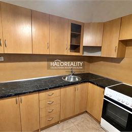 Predaj, trojizbový byt Levice, centrum