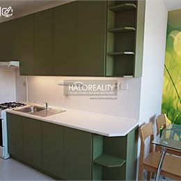 Predaj, trojizbový byt Lučenec, Červená Armáda (sídlisko Juh), príjemný, presvetlený s priestranným balkónom.