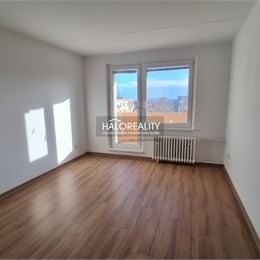 Predaj, trojizbový byt Lučenec, Červená Armáda (sídlisko Juh), príjemný, presvetlený s priestranným balkónom.