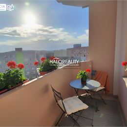 Predaj, trojizbový byt Lučenec, Červená Armáda (sídlisko Juh), príjemný, presvetlený s priestranným balkónom.