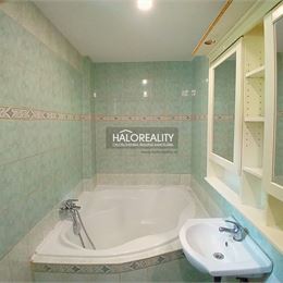 REZERVOVANÉ - Predaj, rodinný dom Radzovce, v okrajovej časti obce, bez priameho susedstva, s výbornou