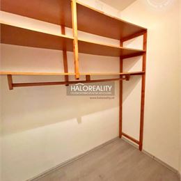 Predaj, štvorizbový byt Šahy