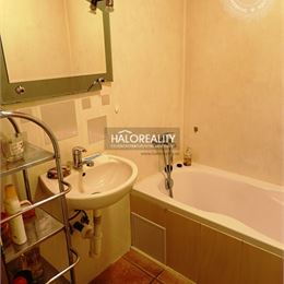 Predaj, trojizbový byt Švedlár