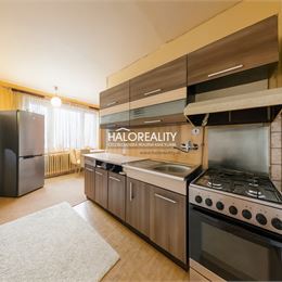 REZERVOVANÉ - Predaj, trojizbový byt Poltár - EXKLUZÍVNE HALO REALITY