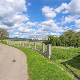 REZERVOVANÉ - Predaj, pozemok pre rodinný dom 676 m² Beluša - EXKLUZÍVNE HALO REALITY