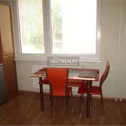 Prenájom, dvojizbový byt Bojnice, Lúčky, s garážou - EXKLUZÍVNE HALO REALITY