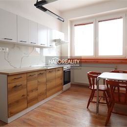 Prenájom, jednoizbový byt Nové Zámky, priamo v centre mesta