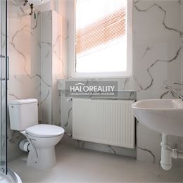 Prenájom, jednoizbový byt Nové Zámky, priamo v centre mesta