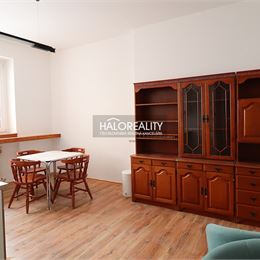 Prenájom, jednoizbový byt Nové Zámky, priamo v centre mesta