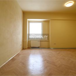 Prenájom, jednoizbový byt Nové Zámky, priamo v centre mesta