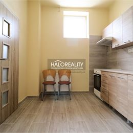 Prenájom, jednoizbový byt Nové Zámky, priamo v centre mesta