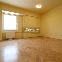 Prenájom, jednoizbový byt Nové Zámky, priamo v centre mesta