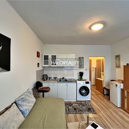 Prenájom, garsónka Levice, po rozsiahlej rekonštrukcii