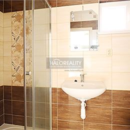 Prenájom, garsónka Nové Zámky, s balkónom, priamo v centre mesta - EXKLUZÍVNE HALO REALITY