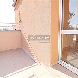 Prenájom, garsónka Nové Zámky, s balkónom, priamo v centre mesta - EXKLUZÍVNE HALO REALITY