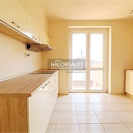 Prenájom, garsónka Nové Zámky, s balkónom, priamo v centre mesta - EXKLUZÍVNE HALO REALITY