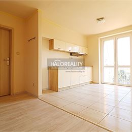 Prenájom, garsónka Nové Zámky, s balkónom, priamo v centre mesta - EXKLUZÍVNE HALO REALITY