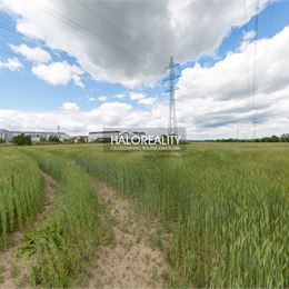 Predaj, záhradný pozemok 5755 m² Bratislava Lamač, pri Bory Mall, územie občianskej vybavenosti - ZNÍŽENÁ