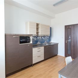 Predaj, administratívny priestor Kolíňany - EXKLUZÍVNE HALO REALITY