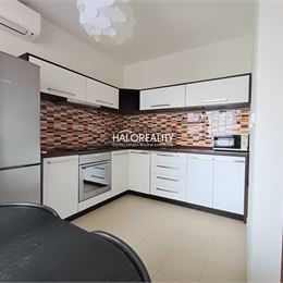 Predaj, dvojizbový byt Bratislava Ružinov, Trnávka, s balkónom - ZNÍŽENÁ CENA - EXKLUZÍVNE HALO REALITY