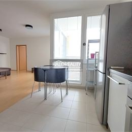 Predaj, dvojizbový byt Bratislava Ružinov, Trnávka, s balkónom - ZNÍŽENÁ CENA - EXKLUZÍVNE HALO REALITY