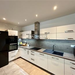 Predaj, trojizbový byt Prievidza, s parkovacím miestom - NOVOSTAVBA - EXKLUZÍVNE HALO REALITY