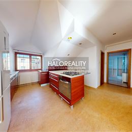 Predaj, štvorizbový byt Spišská Nová Ves, Banícka, podkrovný - EXKLUZÍVNE HALO REALITY