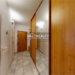 REZERVOVANÉ - Predaj, dvojizbový byt Zvolen, Zlatý Potok - EXKLUZÍVNE HALO REALITY