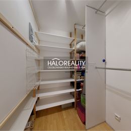 REZERVOVANÉ - Predaj, dvojizbový byt Zvolen, Zlatý Potok - EXKLUZÍVNE HALO REALITY
