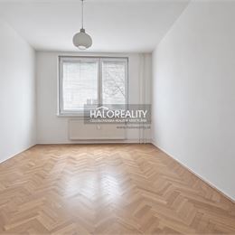 Predaj, trojizbový byt Nové Zámky, priestranný, slnečný - EXKLUZÍVNE HALO REALITY
