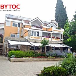 BYTOČ RK - Predaj - apartmánová villa 4* s reštauráciou len 15 metrov od mora - Selce