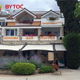 BYTOČ RK - Predaj - apartmánová villa 4* s reštauráciou len 15 metrov od mora - Selce